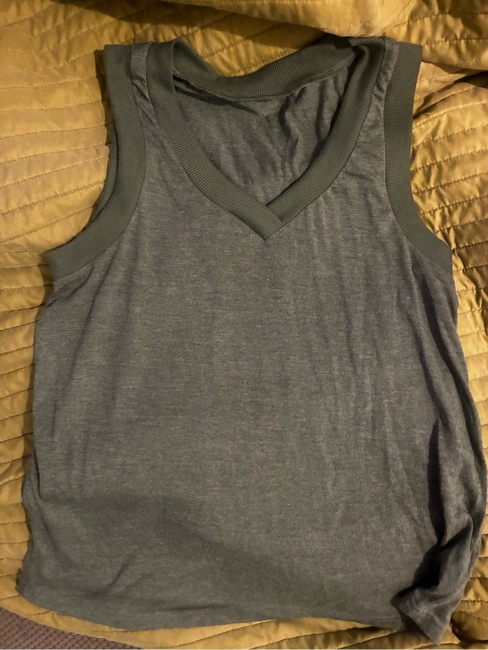 💰5/$10 Basic Green V-Neck Sleeveless Tank Top